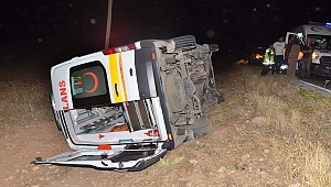 Ambulansın Şarampole Devrilmesi Sonucu 5 Kişi Yaralandı