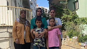Depremde Hasar Alan Bina Korkutuyor