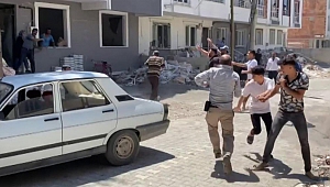 Genç Kızları Taş ve Yumruklarla Dövdüler: 5 Yaralı