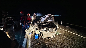 Hafif ticari araç traktöre arkadan çarptı: 1 ölü, 3 yaralı