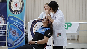 İlk Makyaj Polise