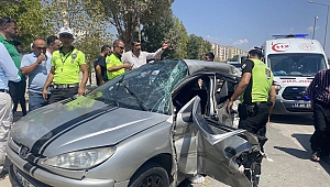 Minibüs İle Otomobil Çarpıştı: 6 Yaralı