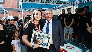 Onikişubat Belediyesi, Yaz Yüzme Kurslarını Muhteşem Törenle Tamamladı