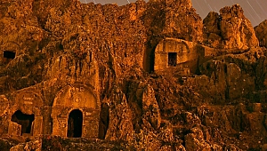 Roma Döneminden Kalan Kaya Mezarları İlgi Çekiyor