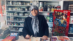 Depremzede Kadın Her Şeye Rağmen Bakkalını İşletiyor