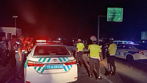 Hafif Ticari Araç Güvenlik Görevlilerinin Bulunduğu Kulübeye Çarptı: 1 Ölü, 3 Yaralı