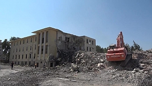 Kahramanmaraş’a 66 Yıl Hizmet Veren Valilik Binası Yıkılıyor