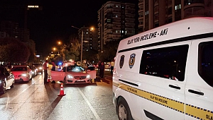 Lüks Otomobil Çalıp Polise Ateş Ettiler, Kaçarken Kıskıvrak Yakalandılar