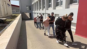 Lüks Otomobilden 1 Kilogram 950 Gram Esrar Çıktı, Şüpheliler Çıkarıldığı Mahkemece Serbest Kaldı