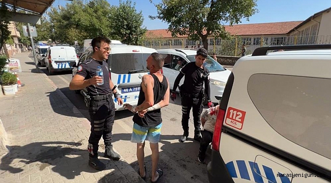 Önce Polisle Tartıştılar, Sonra Polisin Elinden Su İçtiler