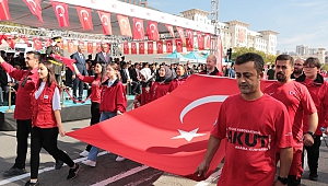 Depremin Merkez Üssünde Cumhuriyet'in 100. Yılı Coşkuyla Kutlandı