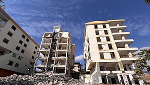Kahramanmaraş’ta Ağır Hasarlı Davalık Binalar, Yargıdan Çıkacak Karara Göre Yıkılacak