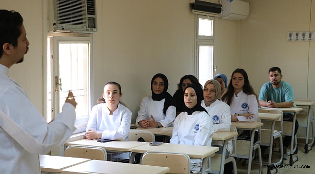 Kahramanmaraş’ta Kampüs Hem Depremzedeleri Hem de Öğrencileri Konuk Ediyor