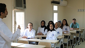 Kahramanmaraş’ta Kampüs Hem Depremzedeleri Hem de Öğrencileri Konuk Ediyor