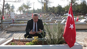 Muhtarlar Özel Günlerine Deprem Şehitlerini Anarak Girdi