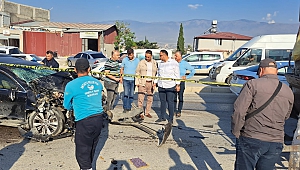 Otomobil, Çöp Kamyonuna Arkadan Çarptı: Temizlik İşçisi Hayatını Kaybetti