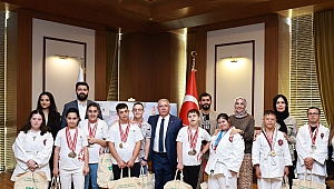Başkan Mahçiçek, Özel İhtiyaç Sahibi Şampiyon Sporcuları Ağırladı