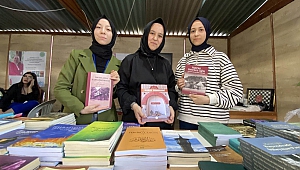 Deprem Şehidi Kültür Elçisi Yaşar Alparslan’ın Anısı Kitapları İle Yaşatılıyor