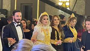 Aşiret Düğününde Geline Takılan Altın ve Paralar Dudak Uçuklattı