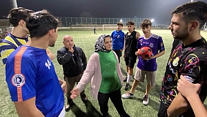 Futbola Kadın Eli Değdi