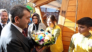 Milli Eğitim Bakanı Tekin, Öğretmen ve Öğrencilerle Buluştu