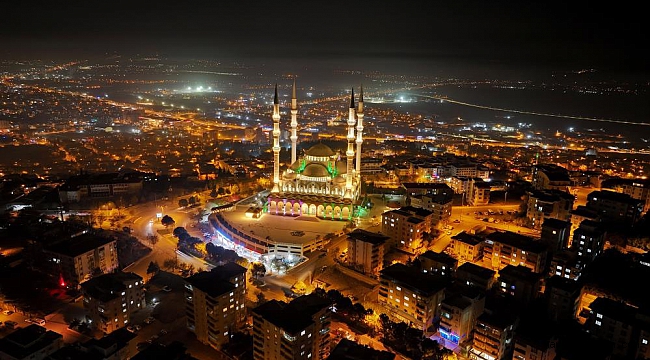 Abdulhamid Han Camisi ihtişamıyla büyülüyor