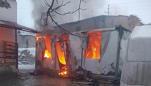Depremzede yaşlı kadın ve engelli torunu yangından son anda kurtuldu