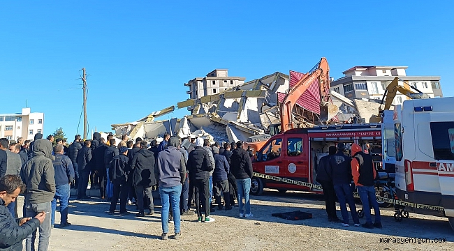 Kahramanmaraş'ta Hasarlı Bina Yıkımı Sırasında Operatör Enkaz Altında Kaldı