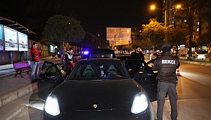 Çukurova polisi giriş-çıkışı kapattığı mahallede uygulama yaptı