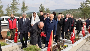 KKTC Cumhurbaşkanı Tatar, Kahramanmaraş'ta mezarlık ziyaretinde bulundu