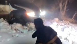 Mahsur kalan vatandaşları itfaiye kurtardı