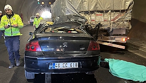 Otomobil tıra ok gibi saplandı: 1 ölü, 1 ağır yaralı