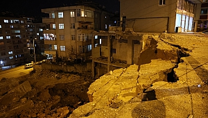 Kahramanmaraş'ta toprak kayması: Çok sayıda araç zarar gördü
