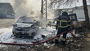 Park halindeki hurda araçta yangın