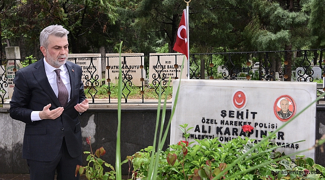 Şehitler ve Deprem Şehitleri Kabirleri Başında Dualarla Anıldı