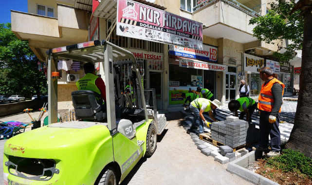 Büyükşehir, İsmet Karaokur Bulvarı’nda Yaya Trafiğini İyileştiriyor
