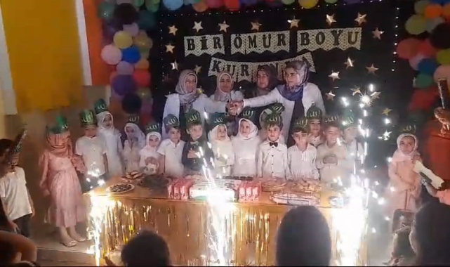 Kur'an-ı Kerim okumasını öğrenen öğrenciler için tören düzenlendi