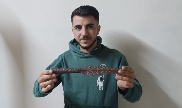 Mantar aramaya giden genç tarihi mızrak ucu buldu