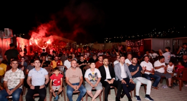 Başkan Toptaş, Türkiye-Çekya Maçını Vatandaşlarla İzledi