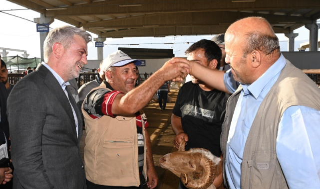 Depremzede Kahramanmaraş'ta Kurban Bayramı Heyecanı
