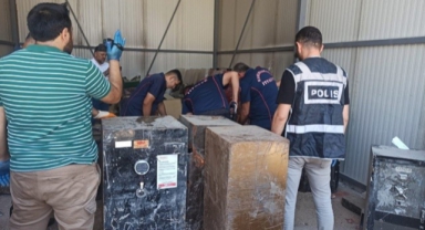Enkazdan Çıkartılan Çelik Kasalar Açıldı