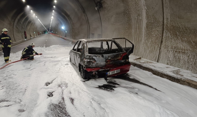 Kahramanmaraş'ta Seyir Halindeki Otomobil Alev Aldı