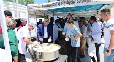 Milli İrade Meydanı’nda Binlerce Kişiye Aşure İkramında Bulunuldu