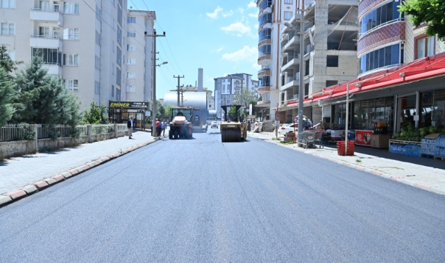 Onikişubat Belediyesi’nden Hürriyet ve 5 Nisan’da Kapsamlı Asfalt Çalışması