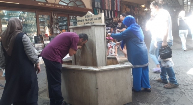 Sıcak Havada Çeşme Başlarında Serinlik