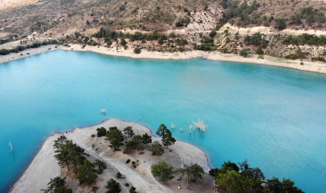 Değirmendere Göleti Turkuaz Rengiyle Hayran Bırakıyor