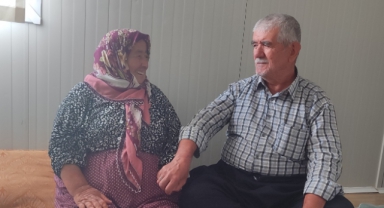Depremde Ayağını Kaybeden Eşini Sevgisiyle Ayakta Tutuyor
