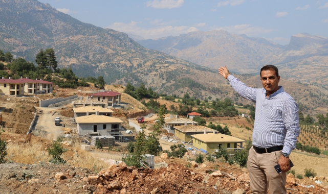 Depremde Dev Kayaların Yuvarlandığı Köye Deprem Konutları