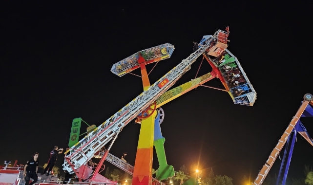 Lunaparkta Panik: Bir Saat Havada Asılı Kaldılar