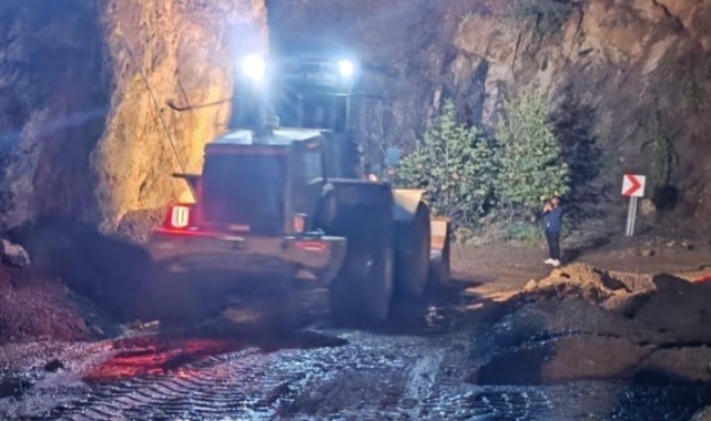 Onikişubat Kırsalında Heyelandan Kapanan Yollar Trafiğe Açılıyor
